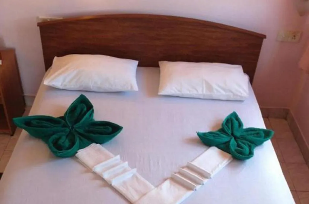 Yoho Hotel Red Rose Negombo