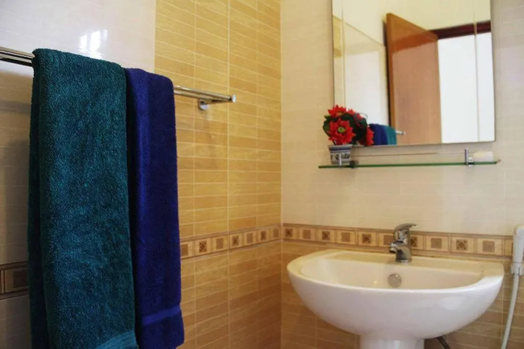 Yoho Hotel Red Rose Negombo 2*,