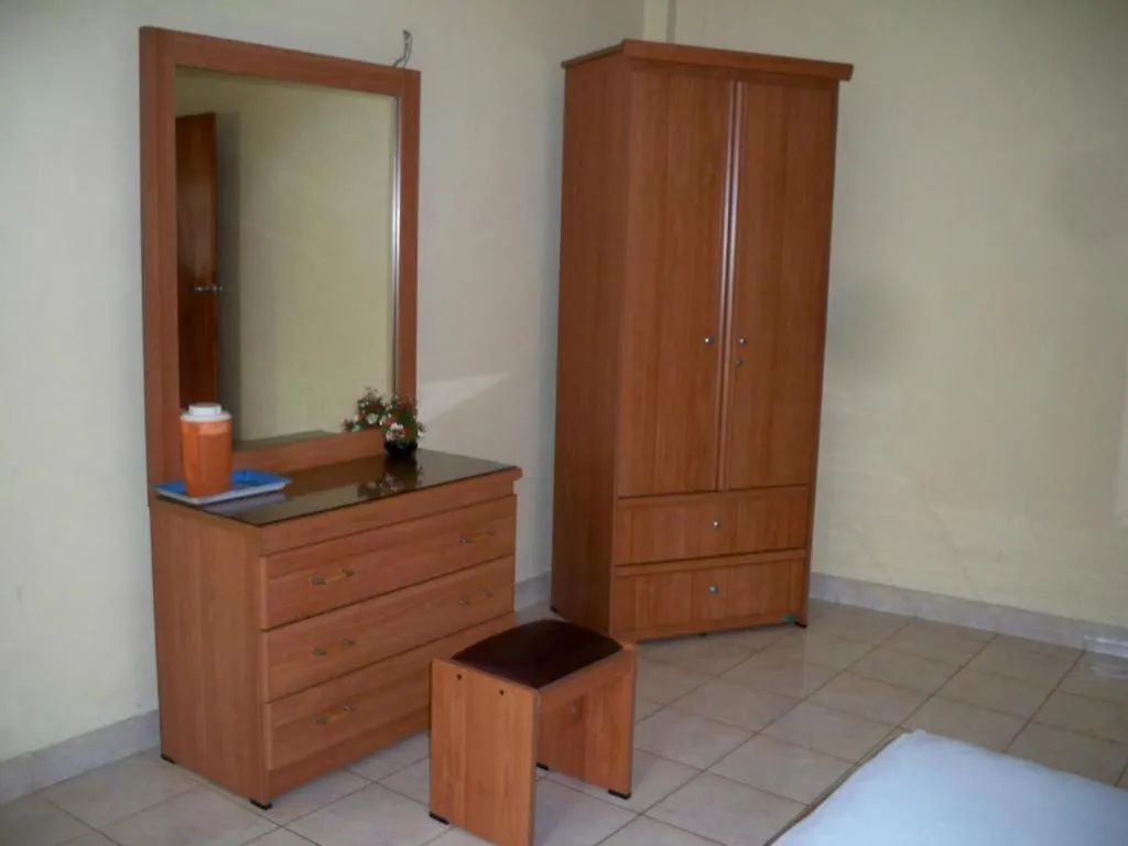 Yoho Hotel Red Rose Negombo 2*,  Sri Lanka