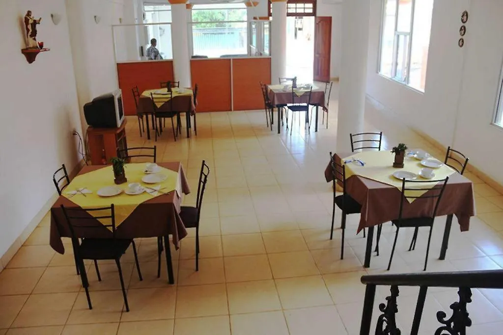Yoho Hotel Red Rose Negombo 2*,  Sri Lanka