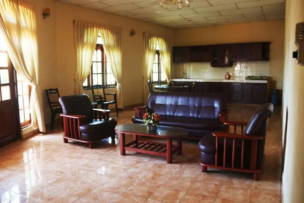 Yoho Hotel Red Rose Negombo 2*,