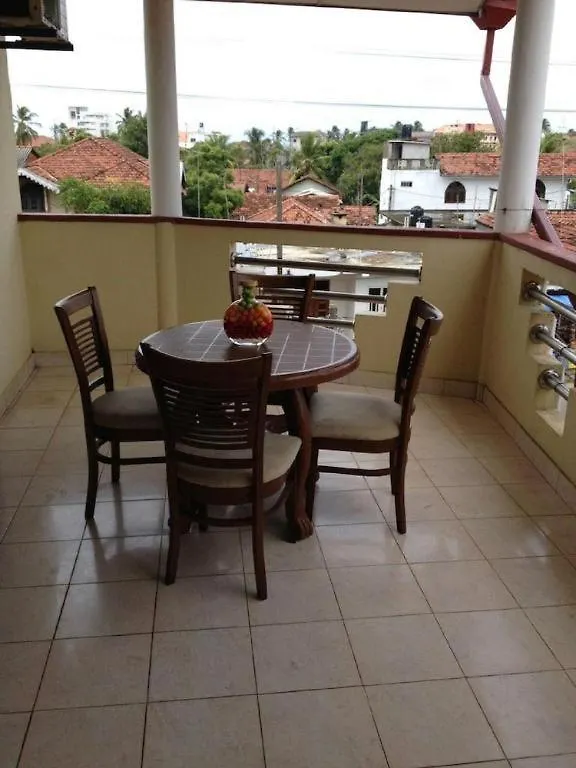 Yoho Hotel Red Rose Negombo