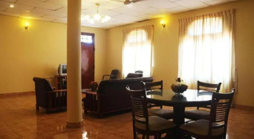 Yoho Hotel Red Rose Negombo