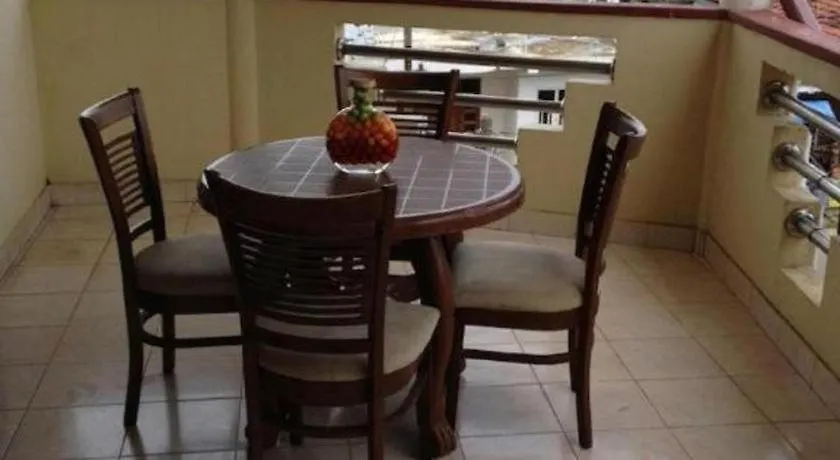 Yoho Hotel Red Rose Negombo