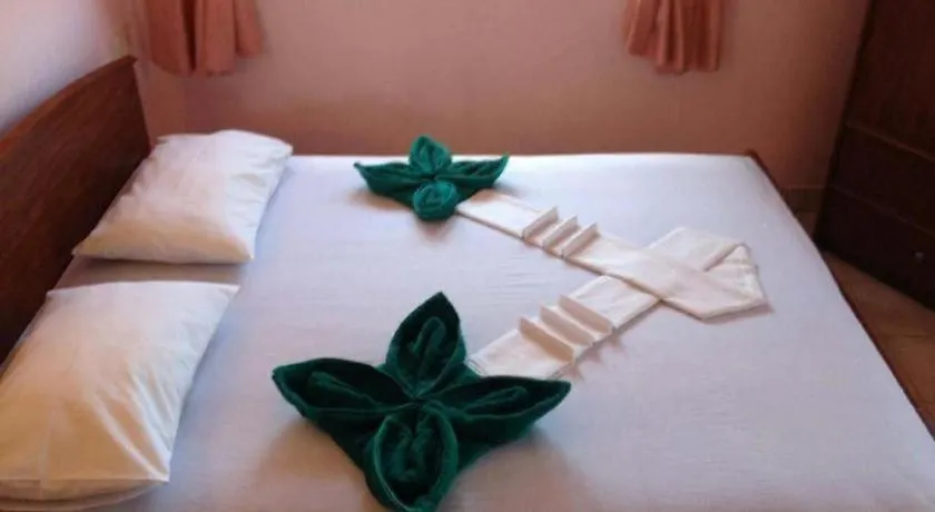 **  Yoho Hotel Red Rose Negombo Sri Lanka
