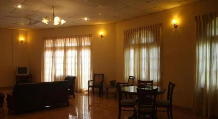 Yoho Hotel Red Rose Negombo