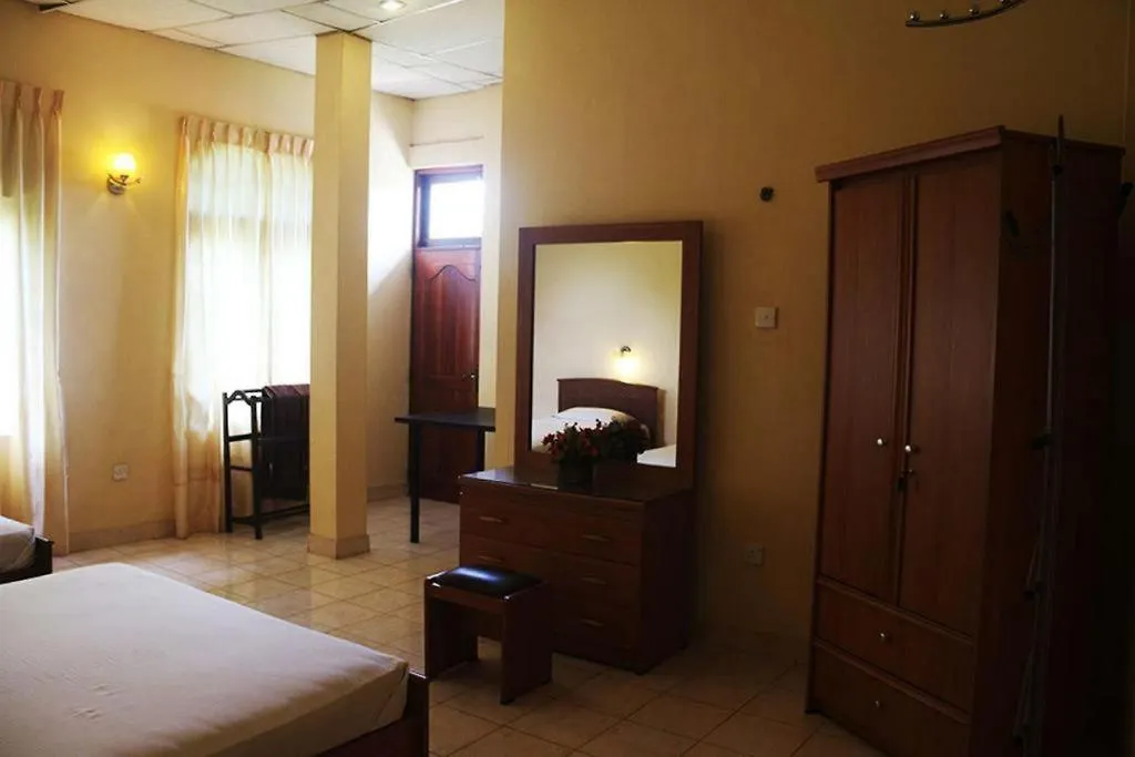 Yoho Hotel Red Rose Negombo