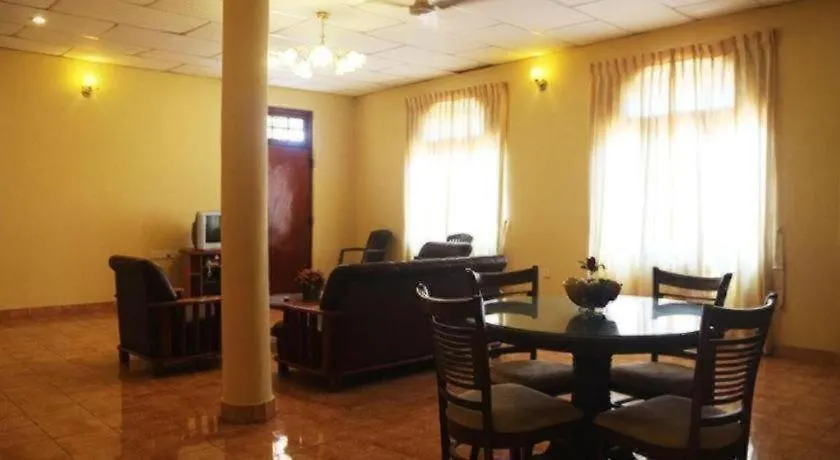 Yoho Hotel Red Rose Negombo 2*,  Sri Lanka
